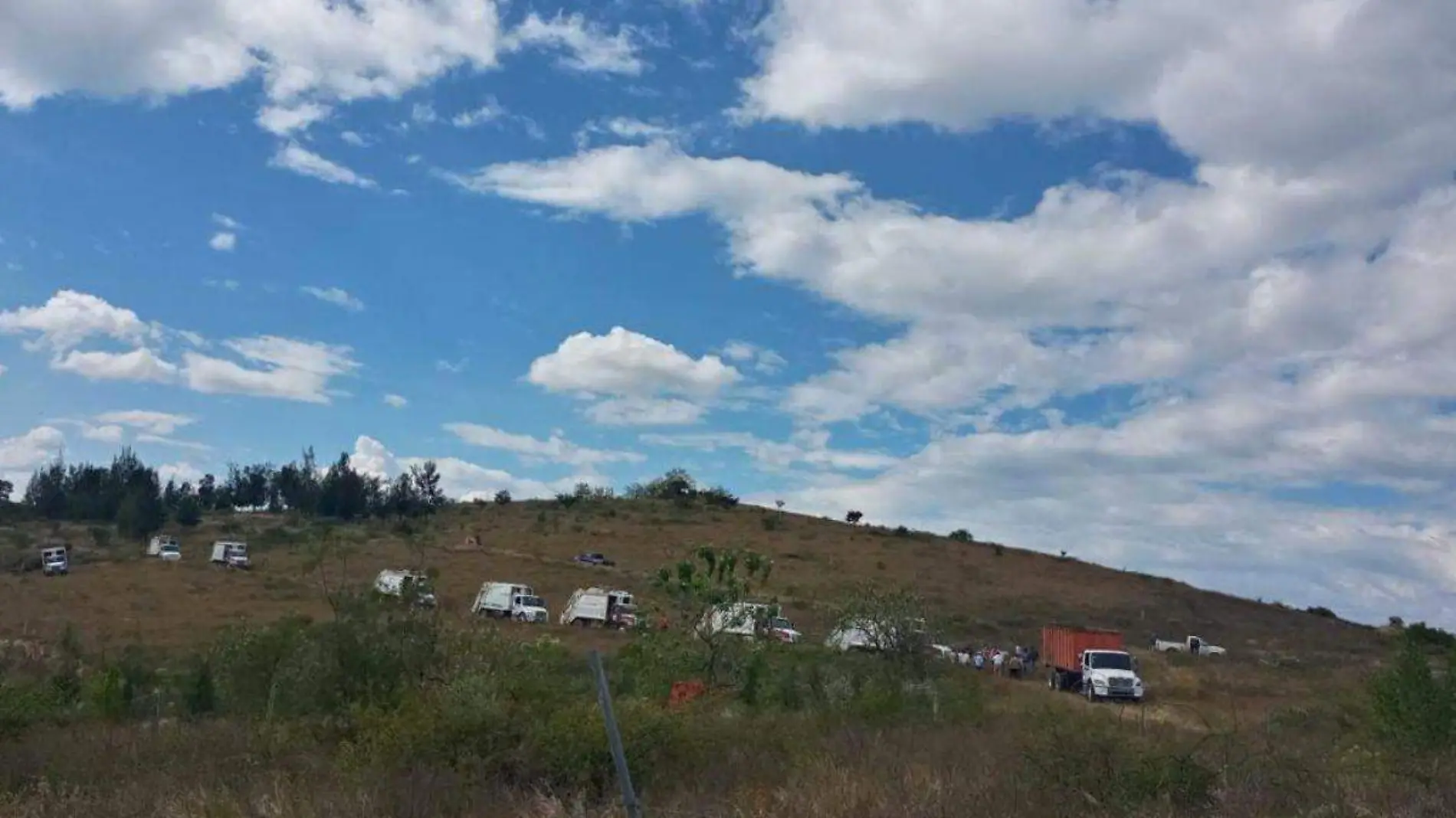 Camiones de basura llegan a Etla